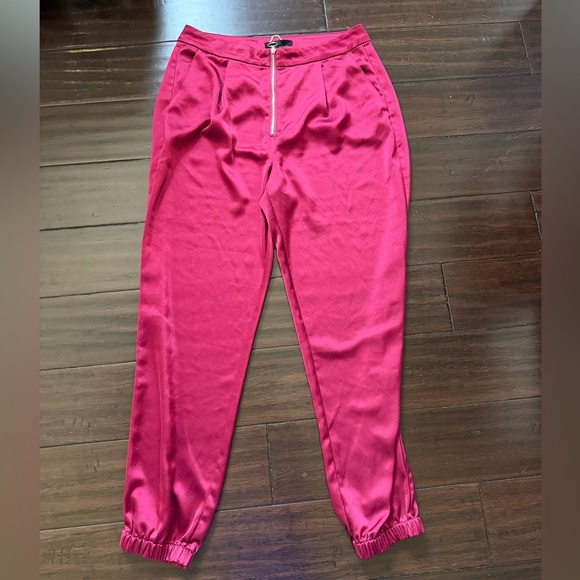 PAIGE Elyse Satin Jogger in Mulberry size 6 - Picture 3 of 8